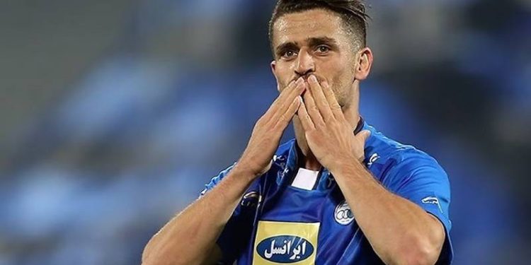 İranlı futbolcu 'rejim aleyhinde propaganda yapmak' suçlamasıyla tutuklandı