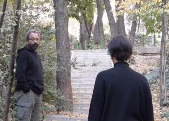 İranlı oyuncu Süheyla Golestani, başörtüsünü çıkararak protestolara destek verdi