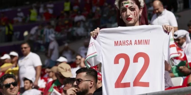 İranlı rejim karşıtı taraftarlar, Dünya Kupası’nda gizlice nasıl örgütlendi?