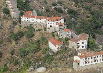 İspanya'da 44 ev, kilise, okul ve otelin olduğu bir köy 260 bin euroya satışa çıkarıldı