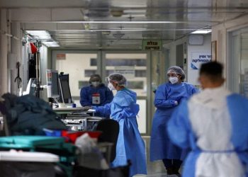 İsrail'de yaralı Filistinli çocuğa şeker veren doktor işten atıldı