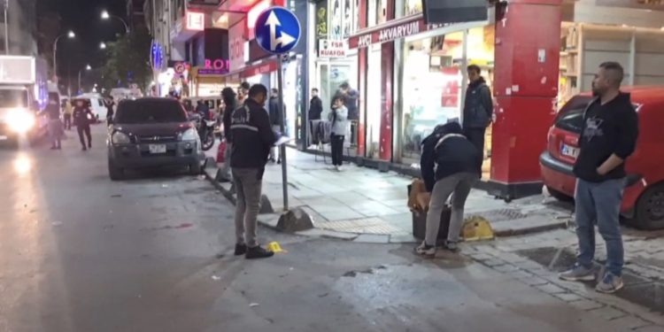 İstanbul’da bebeğiyle yürürken vurulan kadın hayatını kaybetti