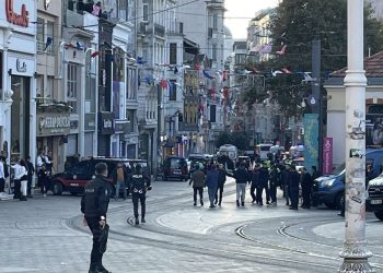 İstiklal Caddesi yeniden yaya trafiğine açıldı