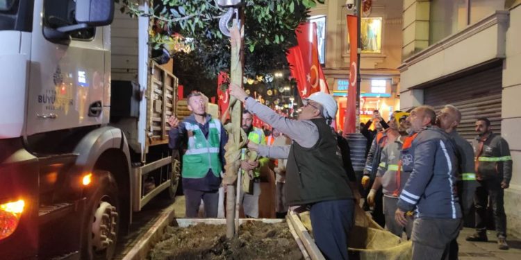 İstiklal Caddesi’nde beton saksılar kaldırılıyor
