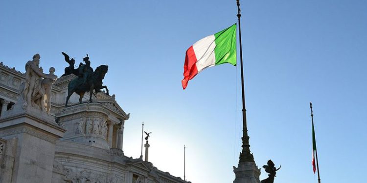 İtalya'da sağcı hükümet 50'den fazla kişinin katıldığı 'izinsiz partileri' suç sayacak