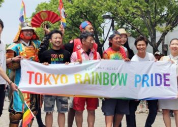 Japonya'da eşcinsel çiftlere sertifika dağıtılmaya başlandı