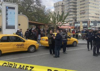 Kavgada husumetlisi yerine babası ve kardeşini vurdu