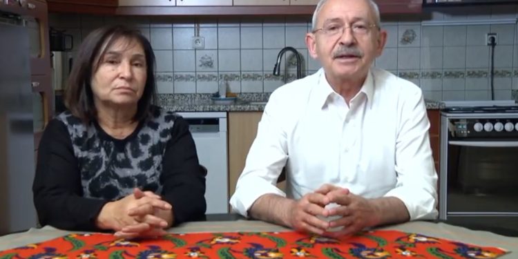 Kılıçdaroğlu, bu kez eşiyle birlikte seslendi: Evlatlarımızın bir kısmı yarı aç yarı tok yatağa giriyor