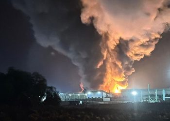 Kimya fabrikasında yangın: Bölgeye geçişler kapatıldı