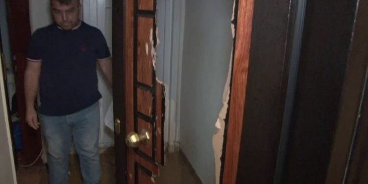 Kira anlaşmazlığı: Ev sahibi balyozla kapıyı kırdı