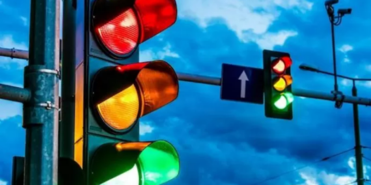 Kırmızı ışıkta geçen yayaya çarparak ölümüne neden olan sürücü kusurlu sayıldı