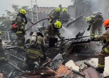 Kolombiya’da uçak düştü: 2’si pilot 8 ölü