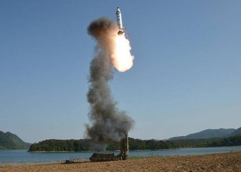 Kuzey Kore, Japon Denizi'ne balistik füze fırlattı