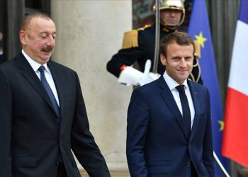 Macron ve Aliyev telefonda görüştü