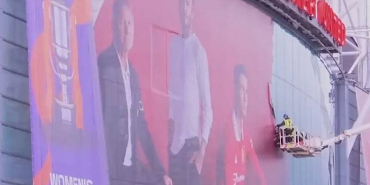 Manchester United, kulübü suçlayan Ronaldo'nun posterini stattan kaldırdı