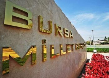Millet Bahçesi tabelasından ‘m’ harfini çalarak ‘İllet Bahçesi’ yapan iki kişiye hapis cezası