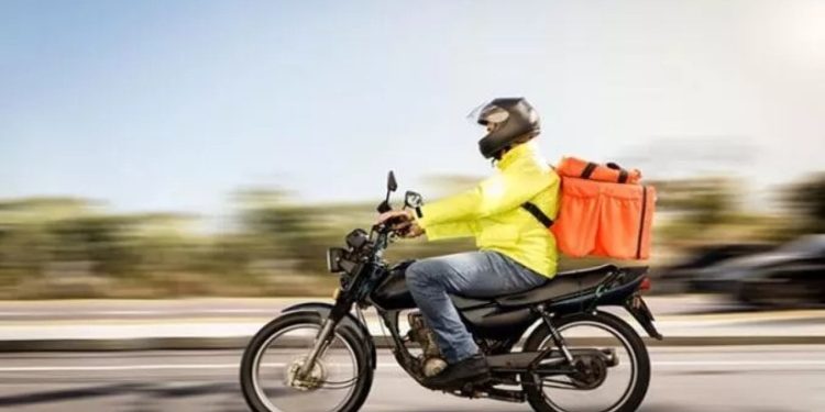 Moto kurye davasında karar: Aynı anda iki işyerinde çalışabilir