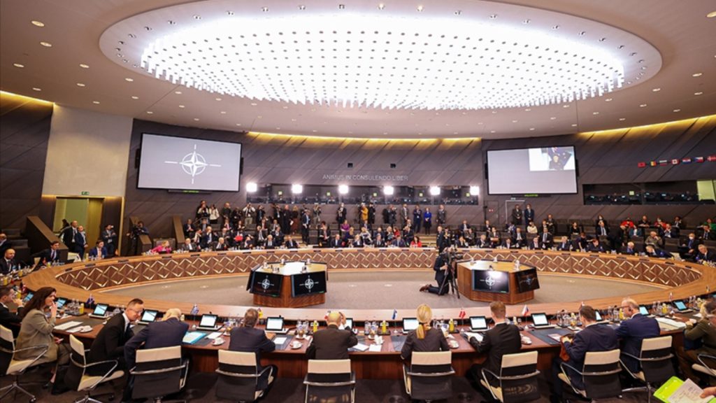 NATO dışişleri bakanları, Ukrayna'ya desteği görüşmek için toplandı