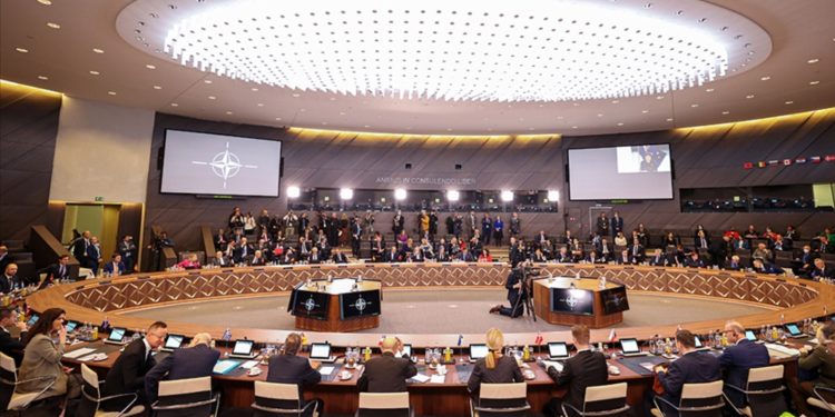 NATO dışişleri bakanları, Ukrayna'ya desteği görüşmek için toplandı