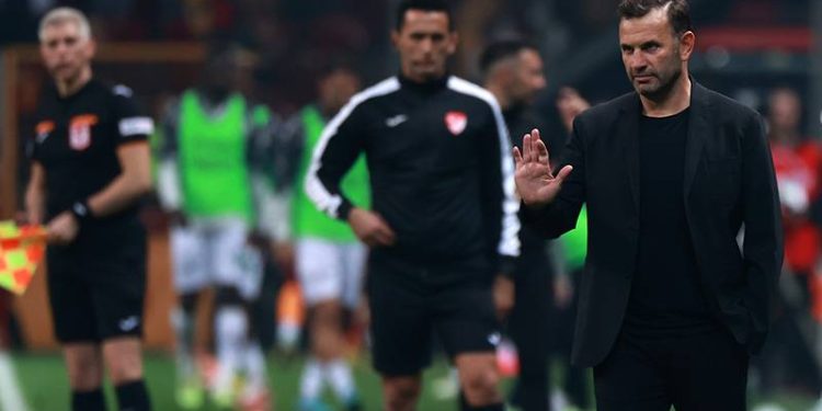 Okan Buruk'tan Beşiktaş ve Fenerbahçe açıklaması: İşimize yarar