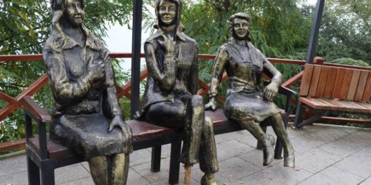 Ordu'da 'üç kız heykeli'ne yine saldırı