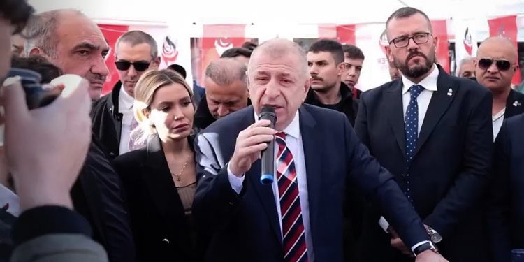 Özdağ’dan kendisini izleyen polis kamerasına: Ooo Süleyman da burada