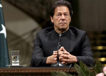 Pakistan’da İmran Han’ın seçim konvoyuna saldırı; bacağından yaralandı