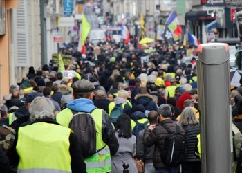 Paris’te Sarı Yelekler 4. yılında da sokağa indi
