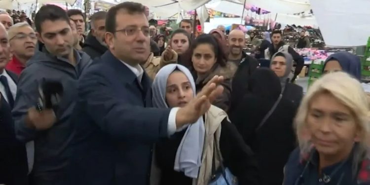 Pazarda şiddet gören kadın İmamoğlu'ndan yardım istedi