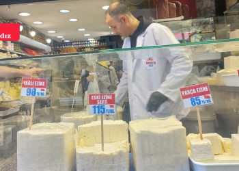 Peynir fiyatları et fiyatlarını geçti: Yurttaş çözümü kırık peynirde buldu