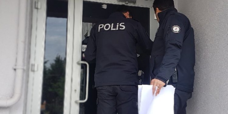 Polis, Alman muhabirin kapısını çaldı: ‘Yabancı olduğunuz için kontrol ediyoruz’