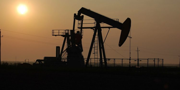 Reuters: Türkiye Suriye’deki petrol kuyularını bombaladı