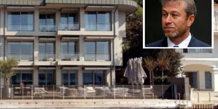 Rus milyarder Abramoviç, Boğaz’da 50 bin dolara yalı kiraladı
