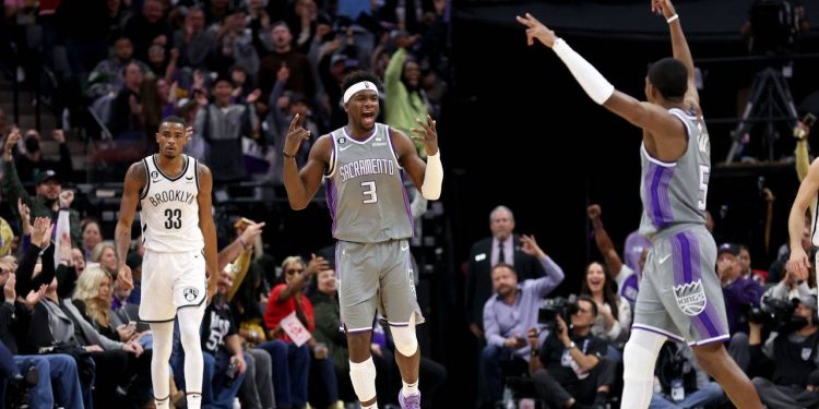 Sacramento Kings'ten Nets potasına 153 sayı!