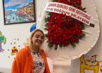 Sahte doktordan kendisine çelenk: 'Çapa'nın gururu, seni seviyoruz'