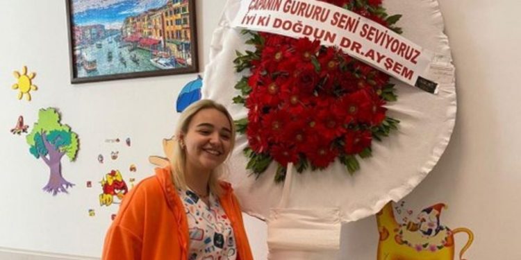 Sahte doktordan kendisine çelenk: 'Çapa'nın gururu, seni seviyoruz'