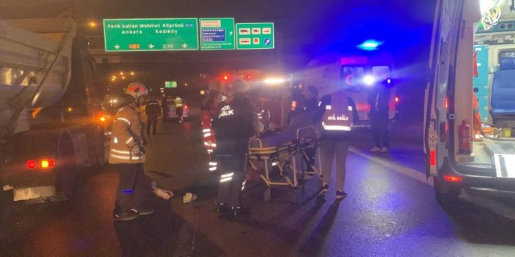 Şakalaşırken motosikletten düştüler: 2 ağır yaralı