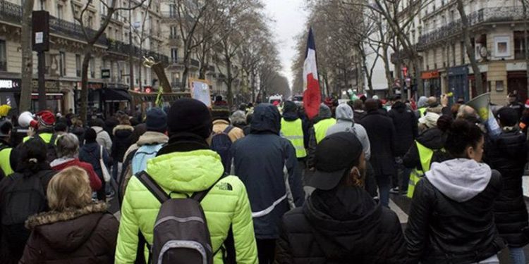 Sarı yelekliler eylemlerinin 4'üncü yılında da Paris'te gösteri düzenledi