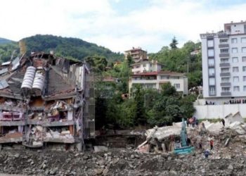 Sel felaketinde 17 kişinin öldüğü Ölçer Apartmanı davası ertelendi