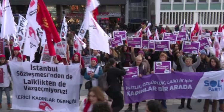 Sosyalist kadınlar sokağa çıktı: 'Kadınlar bu ülkenin geleceğine sahip çıkacak'