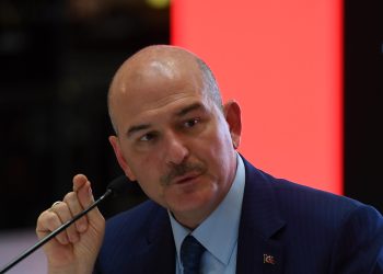 Soylu, Uygurları tehdit eden polis amiri için özür diledi