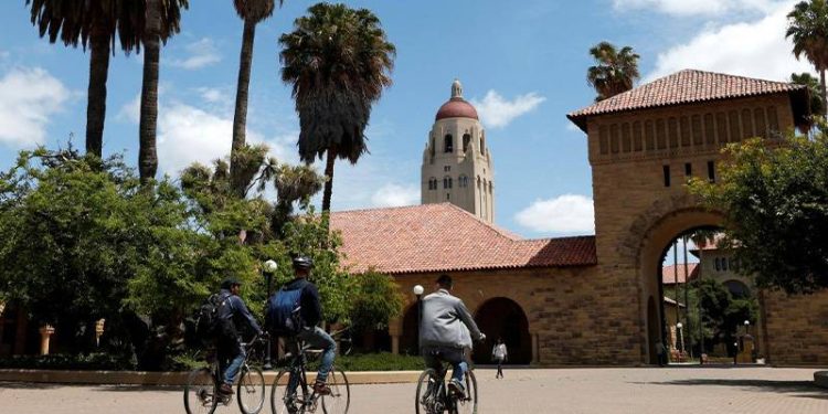 Stanford Üniversitesi'nde yaklaşık bir yıl boyunca öğrenci taklidi yapıp yurtlarda kalan adam yakalandı