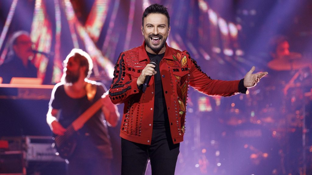 Tarkan: Ben susarım ama şarkılarım rahat durmaz