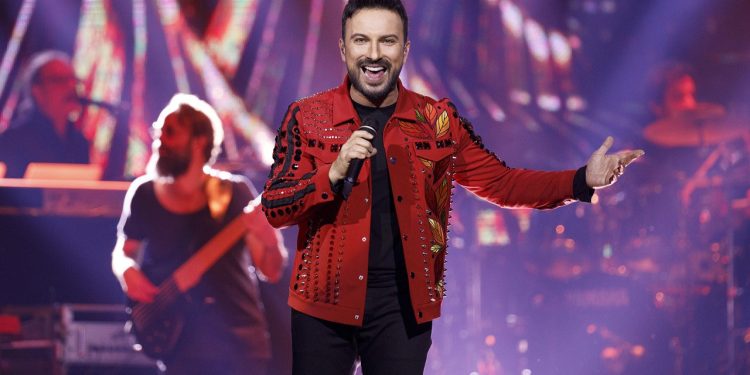 Tarkan: Ben susarım ama şarkılarım rahat durmaz