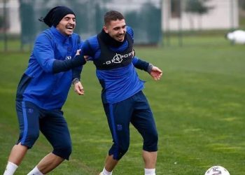 Trabzonspor, Abdülkadir Ömür ve Hüseyin Türkmen ile sözleşme yeniledi