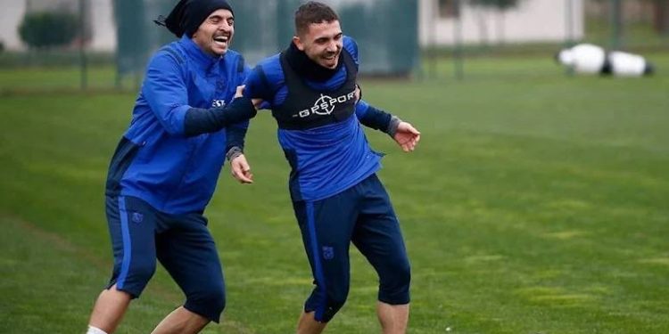 Trabzonspor, Abdülkadir Ömür ve Hüseyin Türkmen ile sözleşme yeniledi