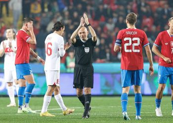 Türk futbolundan Cüneyt Çakır geçti