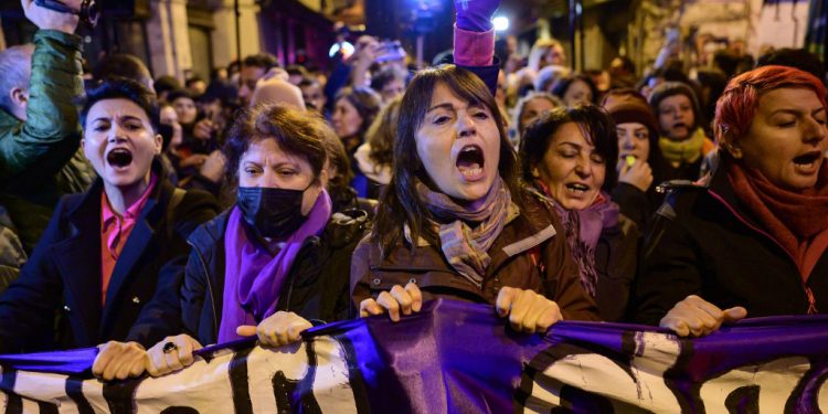 Türkiye, OECD ülkeleri arasında kadına şiddetin en fazla olduğu ülke