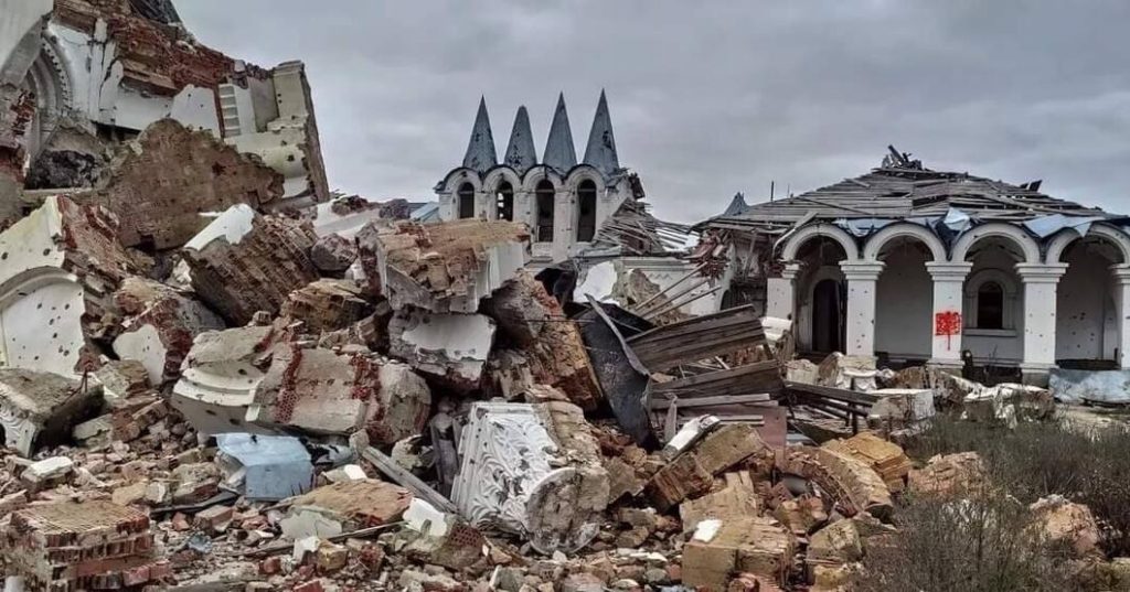 Ukrayna’da 160 yıllık manastır, saldırılarda ağır hasar gördü