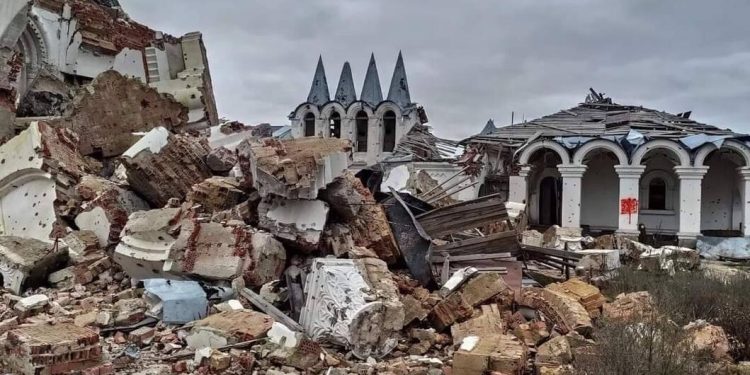 Ukrayna’da 160 yıllık manastır, saldırılarda ağır hasar gördü